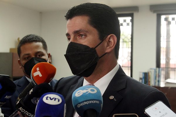 El presidente de la Cámara de Comercio, José Ramón Icaza, aboga porque se fortalezca las capacidades de los sectores productivos para que puedan competir. Foto: Víctor Arosemena 