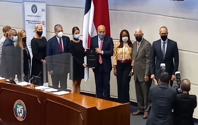 Los tres nuevos directivos de la ACP estarán en el cargo por nueve años. Foto: Víctor Arosemena