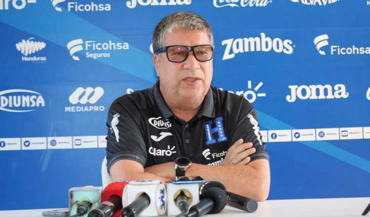 Hernán "El Bolillo" Gómez técnico de Honduras. Foto: @FenafuthOrg