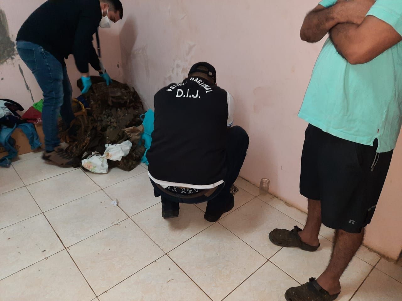 El operativo se desarrolló en el distrito de Dolega, en Balita, corregimiento de Tinajas, luego de una investigación por parte del Ministerio Público donde había varias denuncias en su contra. Foto. Mayra Madrid