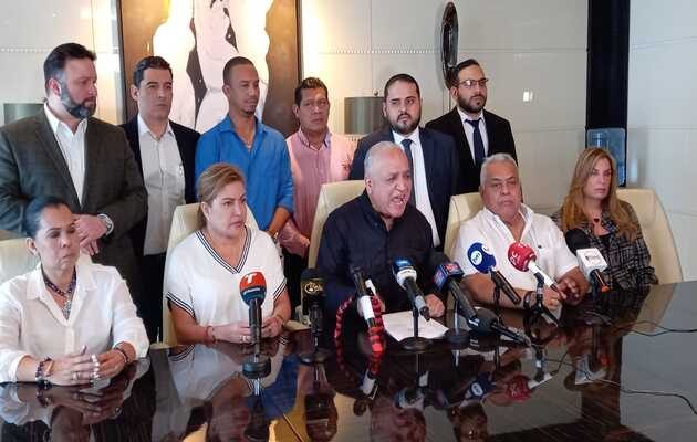 Dirigencia del partido Realizando Metas. Foto: Víctor Arosemena