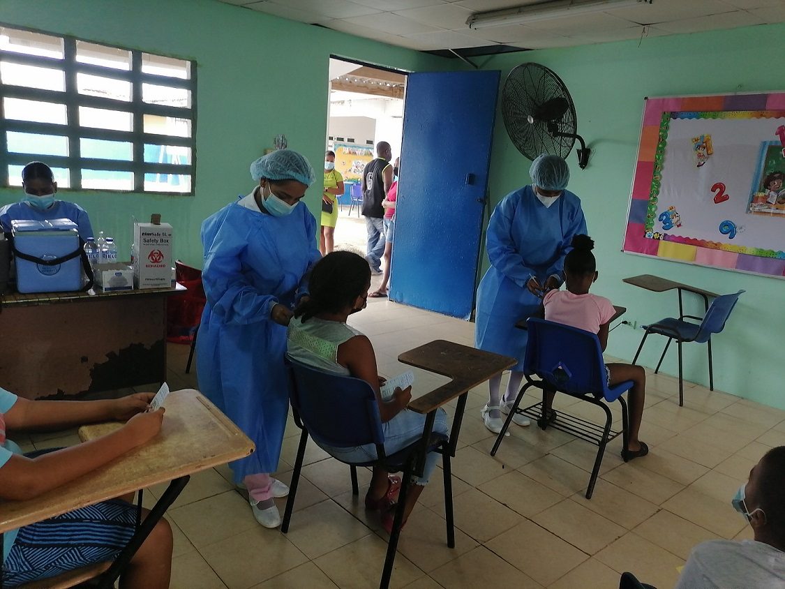 La vacunación contra la covid-19 se mantiene en los circuitos 3-1 y 3-2. Foto: Diomedes Sánchez S. 