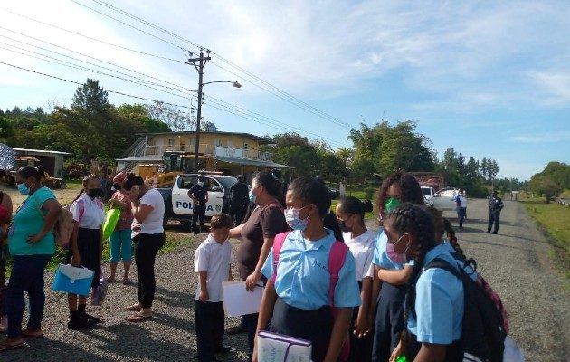 Diana Urriola sostuvo que han enviado sendas notas a la dirección regional del Ministerio de Educación (Meduca) en Santiago a cargo de la profesora Milka Barsallo, sin tener una respuesta positiva. Foto. Melquiades Vásquez