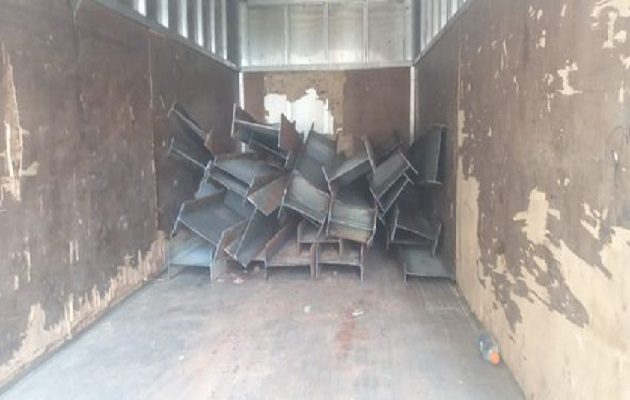 En el camión había 20 vigas de acero. Foto. Diomedes Sánchez