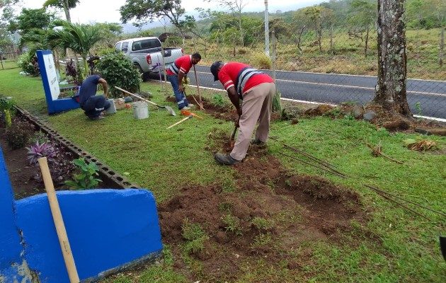 Este año el Meduca solo procedió a enviar personal para remozar la pintura de toda la escuela, indicaron los acudientes. Foto. Eric Montenegro
