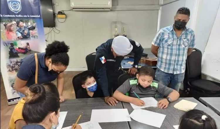 David Cedeño trabaja en conjunto con la policía, iglesias y fundaciones. Foto: Cortesía