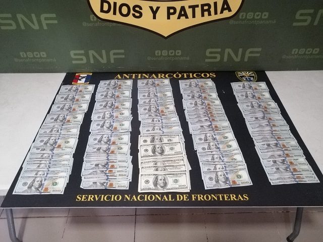 El dinero, 1 celular y 1 vehículo retenido fueron puestas a órdenes del Ministerio Público. Foto: Mayra Madrid 