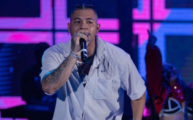 ´El Boza' en su presentación en el concierto de Rauw Alejandro. Foto: Twitter