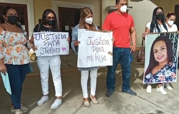 Los familiares de Stefannie Rodríguez siguen exigiendo celeridad en el proceso y que se presente la imputación de nuevos cargos en contra del ciudadano palestino. Foto. Mayra Madrid
