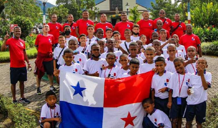 Jugadores de los equipos "Estrellas de Colón" en sus diferentes categorías en San Carlos, Costa Rica. Foto: Cortesía