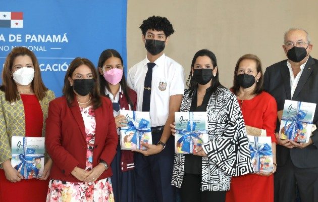 Son más de 40 mil guías que serán dirigidas a 700 mil estudiantes en 16 regiones educativas. Foto: Archivos