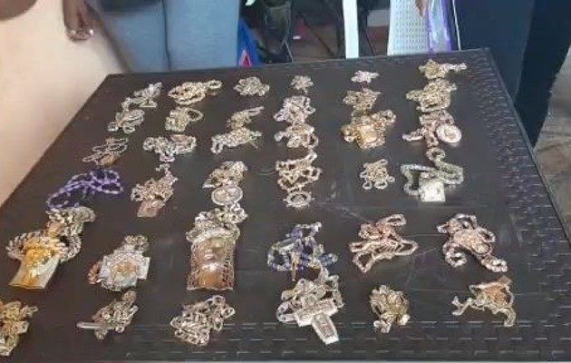 Durante el operativo también encontraron diversas joyas de gran valor.