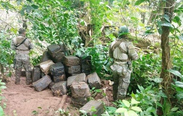 Las sustancia ilícitas estaban dentro de sacos color negro y chocolate, amarrados con zunchos. Foto. Diomedes Sánchez