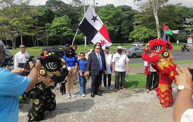 Francisco Carreira previo a su llegada al Tribunal Electoral, este lunes. Foto: Movimiento Unidad