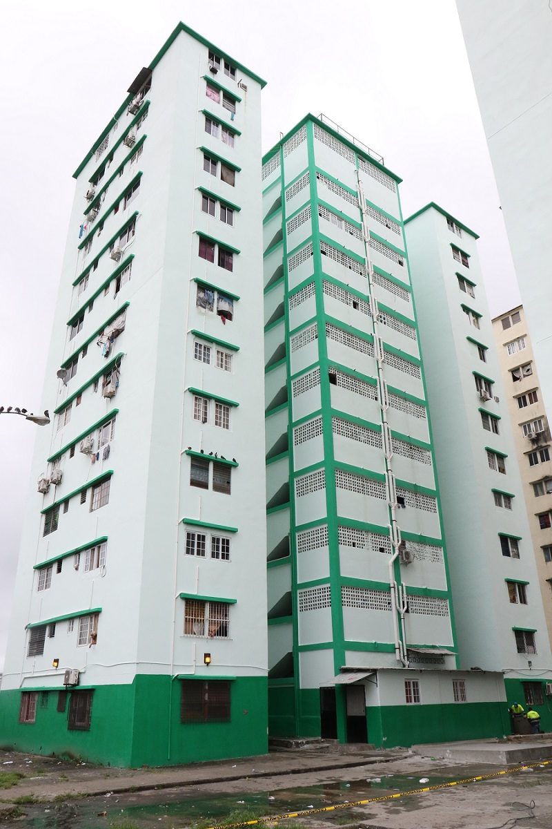 En la rehabilitación de los edificios laboran residentes de estos. Foto: Cortesía Conades