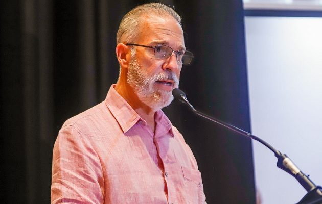 José Luis Fábrega insiste en construir un nuevo mercado en medio de la Cinta Costera. Foto: Municipio de Panamá