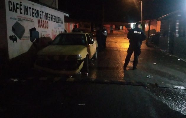 Al sector de "Custori" en la comunidad de Villa del Caribe, llegó la Policía Nacional, quien procedió a cerrar todo el perímetro. Foto. Diomedes Sánchez