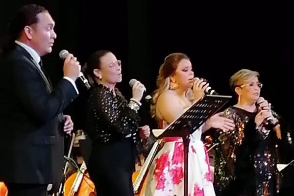 La orquesta del festival estuvo acompañada de las voces de artistas nacionales. Foto: Instagram / @anytovar
