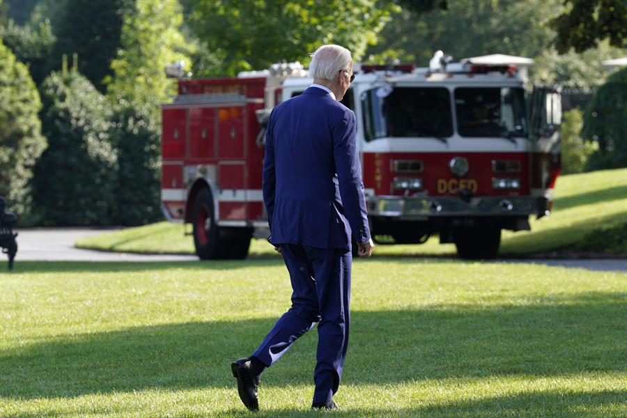 Joe Biden con síntomas "muy leves" de la enfermedad de covid-19. Foto: EFE