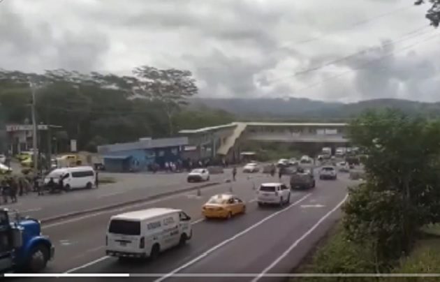 Estos cierre de calles en Chiriquí han provocado el desabastecimiento de alimentos en la ciudad capital, así como la pérdida de clases en todo el país. Foto. Cortesía