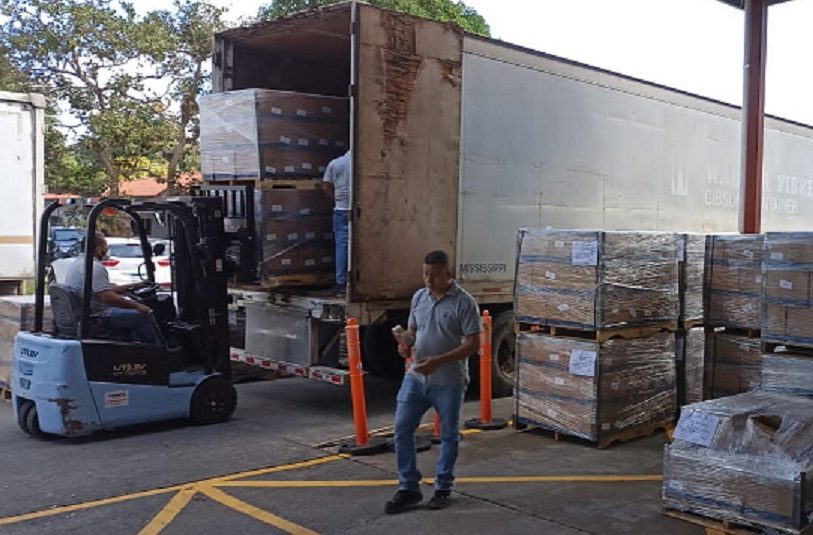 Las primeras entregas contienen paracetamol inyectable, solución salina, lactato de ringer y verapamilo. Foto: Mayra Madrid