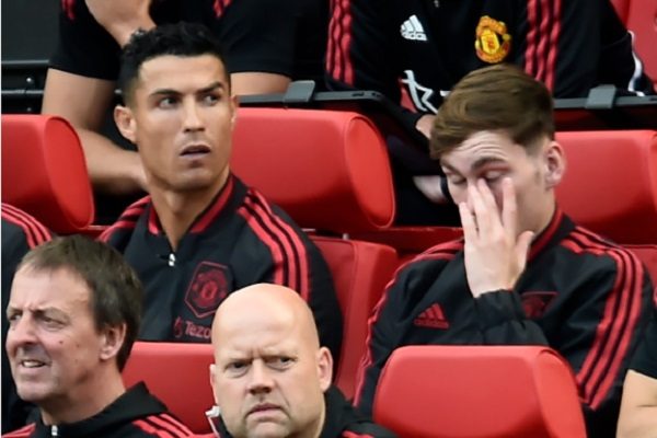 Cristiano Ronaldo en la banca de suplentes. Foto: EFE