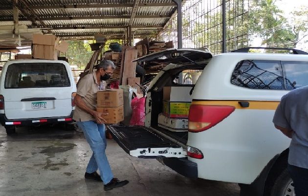 En ambos casos se levantó un acta, para proceder a notificar a los propietarios y aplicar la multa que establece la ley. Foto. José Vásquez