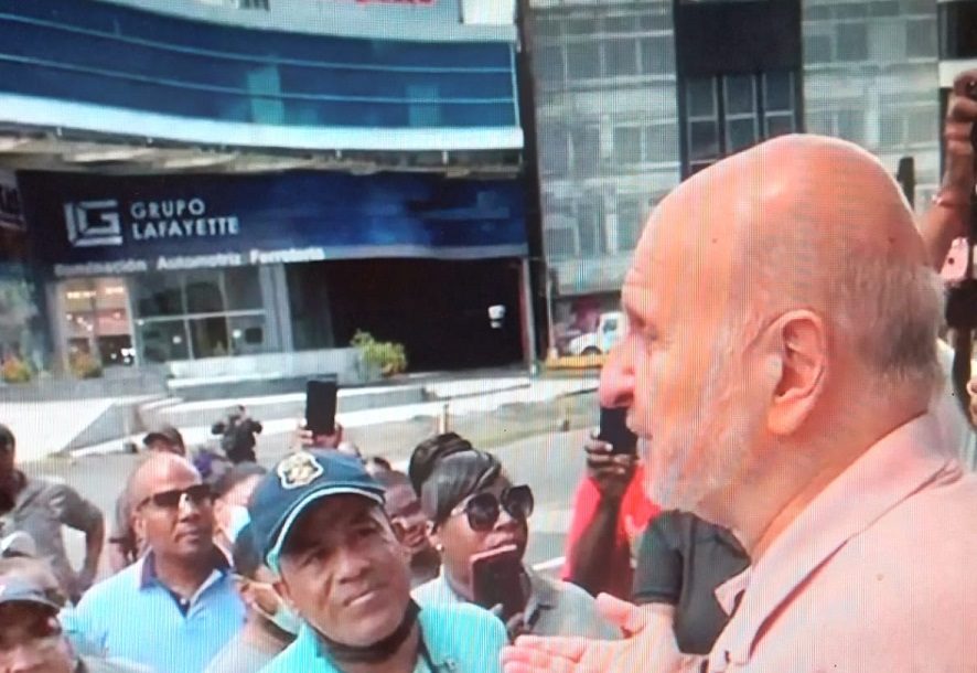  Giovanni Ferrari, gerente de Zolicol, accedió a abogar por las solicitudes de aumento salarial. Foto: Diomedes Sánchez 