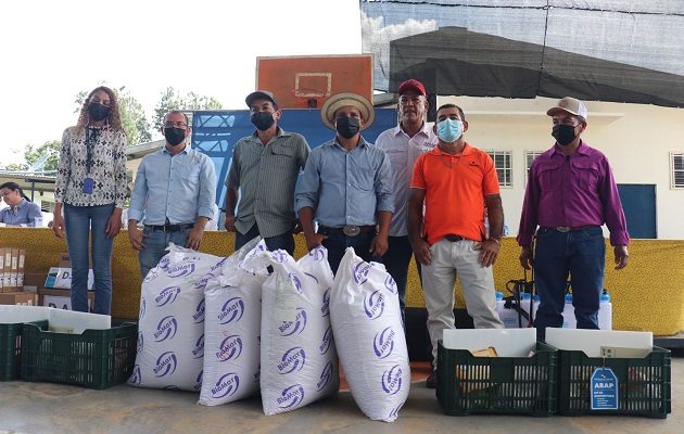 Los productores acuícolas beneficiados son de las comunidades de El Toro, El Ciprián, El Suay, Los Llanos y El Yerbo, pertenecientes a Las Minas y Ocú. Foto. Cortesía Arap