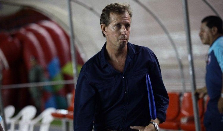 Gary Stempel vuelve al banquillo del Sanfra. Foto: Archivo