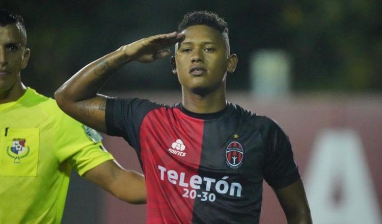 Edgar "Bombo" Aparicio dio el triunfo al Sporting, fue su primer gol con "La Academia". Foto: @aportingsmfc