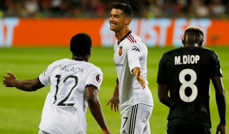 Cristiano Ronaldo del Manchester United (cent.), festeja. Foto:EFE