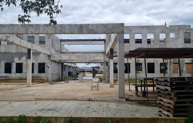 La obra está paralizada por falta de pago. Foto: Thays Domínguez