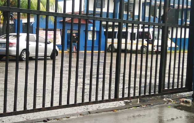Los directivos del colegio Rufo Garay mantienen suspendidas las clases y adelantaron que reforzarán la seguridad y se suspenderán actividades masivas en el plantel. Foto. Diomedes Sánchez