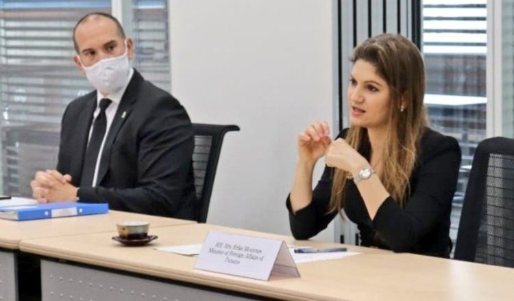 Era común en Mouynes evadir las preguntas de los periodistas. Cortesía