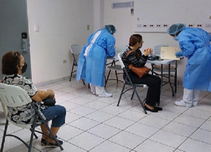 Se ofrece atención integral y personal preparado para apoyar a los pacientes post covid. Foto: José Vásquez