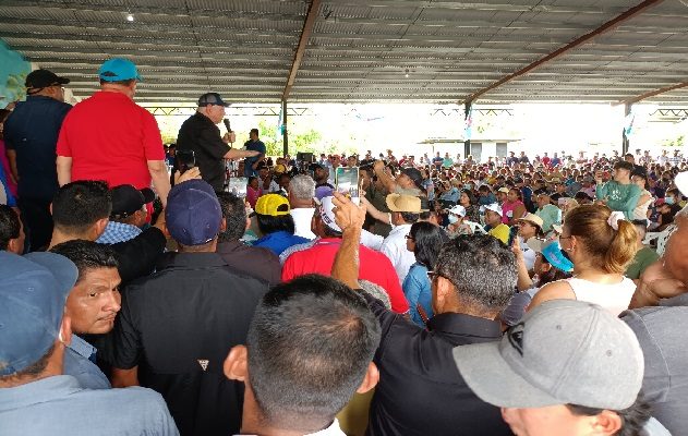 El exgobernante se comprometió ante sus seguidores que, de lograr llegar a la presidencia, desarrollará proyectos en beneficio del país y de los más necesitados. Foto. Melquiades Vásquez,