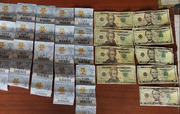 La captura de los dos ciudadanos fue realizada por unidades de la Policía Nacional (PN) las cuales realizaban un recorrido por el sector comercial de Coronado.Foto. Cortesía Proteger y Servir