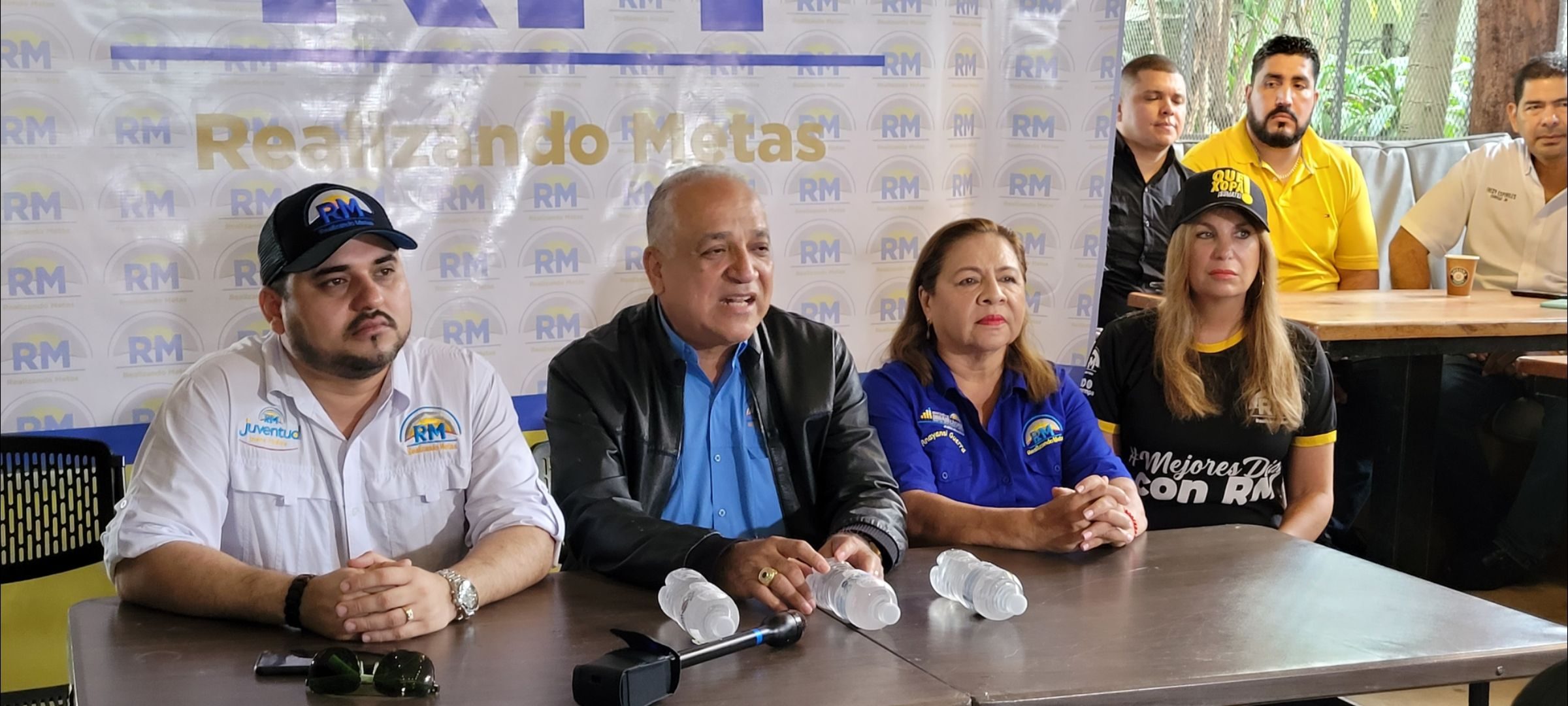Las declaraciones de Camacho se dieron en compañía de Jamis Acosta, coordinador de Realizando Metas en la provincia de Chiriquí, quienes se encontraban en una reunión con más de 200 precandidatos de la provincia en la organización del partido. Foto. Mayra Madrid