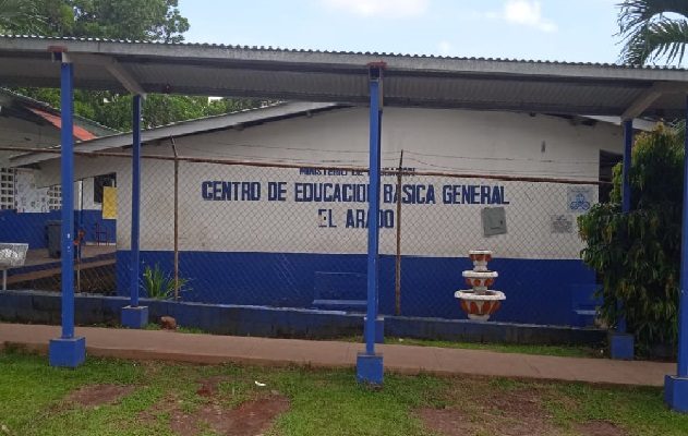 Una de las cámaras de videovigilancia instaladas a la entrada del poblado de Río Congo, captó la imagen de los vehículos que estuvieron rondando el centro escolar. Foto. Eric Montenegro