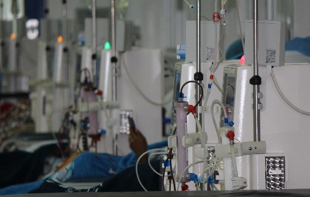 En la sala de hemodiálisis del hospital Rafael Hernández se atienden unos 200 pacientes, en el hospital Dionisio Arrocha de Barú y en el hospital de Changuinola se atienden aproximadamente 40 pacientes en cada uno de ellos. Foto. José Vásquez