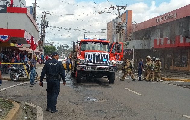 Para el control de este incendio recibieron el apoyo de los cuarteles de Penonomé, Chitré, Soná, La Mesa. Foto. Melquíades Vásquez