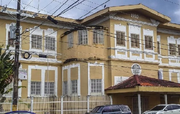 La biblioteca Mateo Iturralde, abrió sus puertas en 1908, cinco años después de nuestra independencia de Colombia. Foto. Diomedes Sánchez