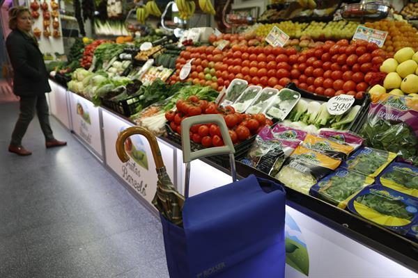 Mercado de alimentos en Madrid. EFE