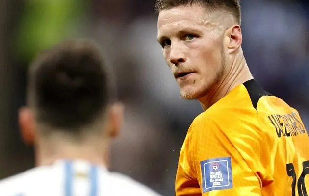 Wout Weghorst durante el juego con Argentina.