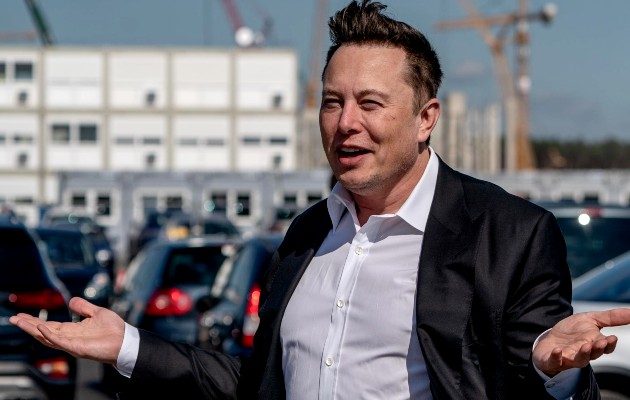 El magnate Elon Musk prometió que la respuesta de los usuarios de Twitter será vinculante. Foto: EFE