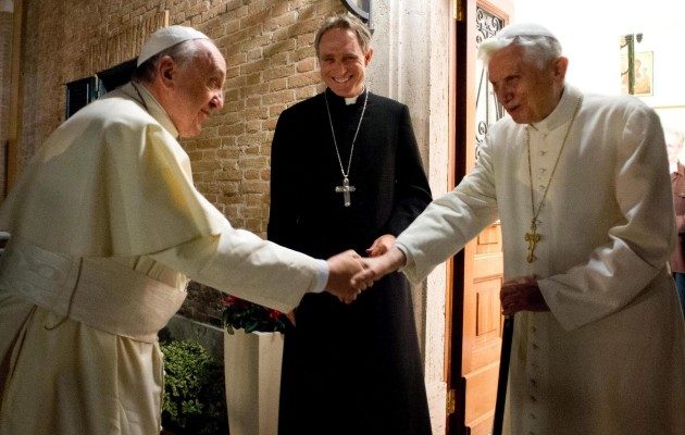 Francisco en audiencia general dijo que Benedicto, de 95 años, estaba "muy enfermo". Foto: EFE