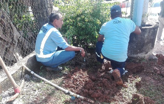 Este 31 de diciembre vence el plazo dado por la institución para que los clientes morosos accedan al “Plan 25X7 Paga y Ahorra” para así efectuar arreglos de pago y evitar las desconexiones del servicio. Foto. Eric Montenegro