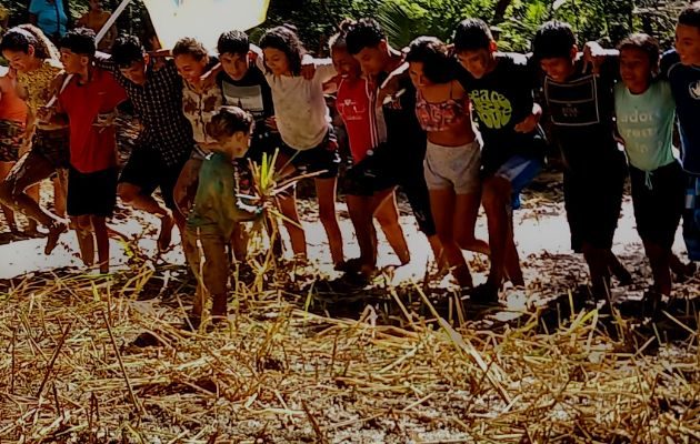 La junta de embarra del Encuentro Folklórico del Canajagua y Fiesta de Reyes. Foto: Miriam Lasso