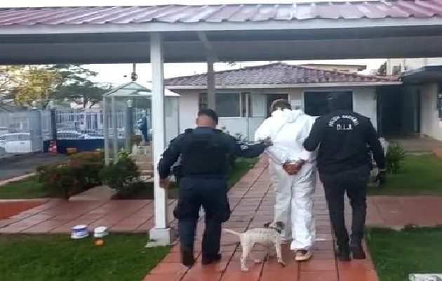 El presunto victimario fue aprehendido cuando se encontraba en un cuarto de alquiler próximo al Minisúper “Pily”, donde se realizó una diligencia de allanamiento por parte de las autoridades. Foto. Eric Montenegro